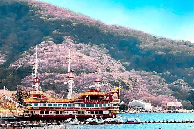 Private Hakone Tour - View of Mt. Fuji, Nature and Culture - Crossing Lake Ashi by sightseeing boat
