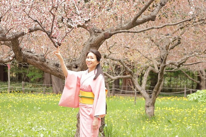Private Kimono Styling with Memory Photos by a Bridal Stylist - Choosing your kimono in Shinkawa