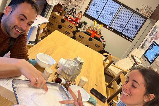 Private Mochi Sweets Making class near Shibuya area - Tea, tasting, and the take-home bag