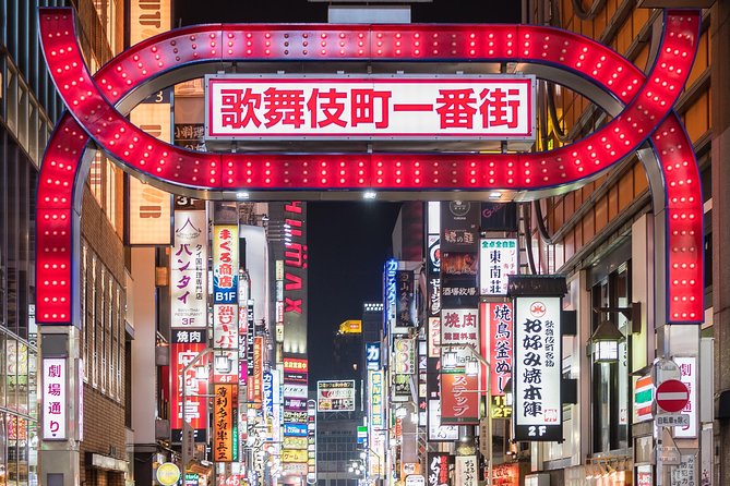Private Shinjuku Nightlife Walking Tour & Golden-Gai Bar Crawl - Kabukicho, Tokyo’s neon entertainment district