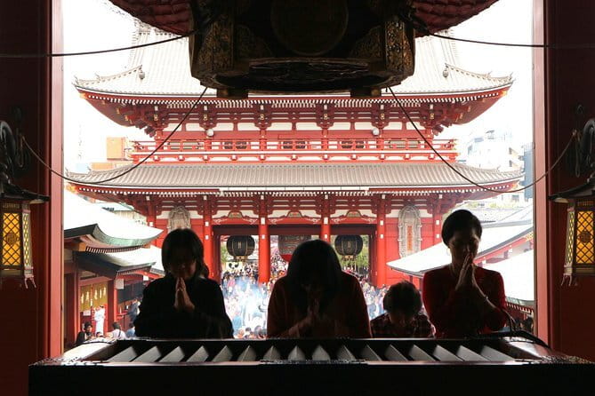 Private Tour - Thousands of lucky cats! Go by tram, Gotokuji Tour - Who gets the most from this private tour