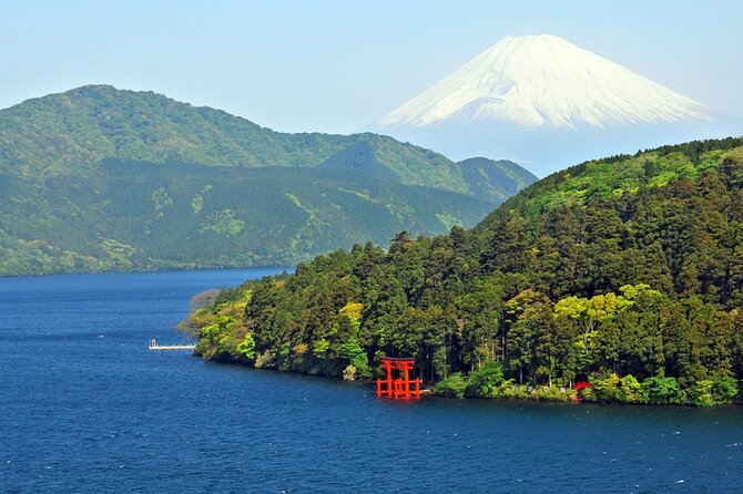 Private tour to Mount Fuji and Hakone from Tokyo - Hakone Shrine and Lake Ashi bring a different mood