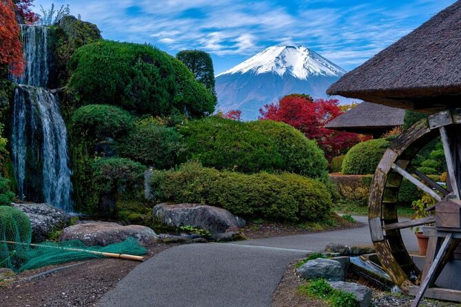 Private tour to Mount Fuji with an English driver from Tokyo - Oshino Hakkai’s ponds and village atmosphere