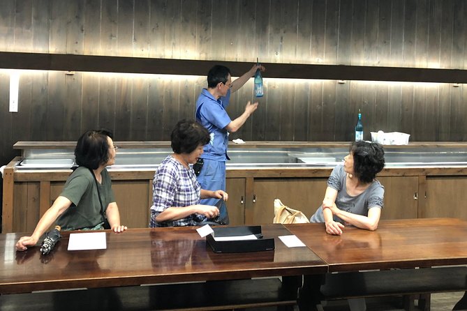 Private Tour: Tokyo's Oldest Sake Brewery and Riverside Walk - A traditional riverside lunch with the tasting