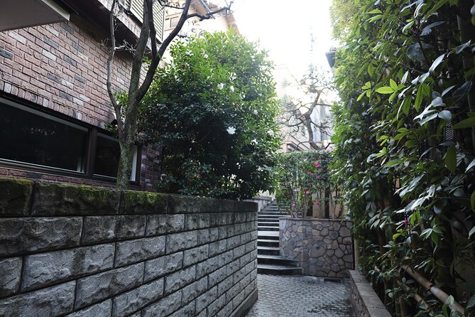 Private Walking Tour: The Little Kyoto of Tokyo, Kagurazaka - Ushigome Gate and Edo Castle’s outer moat