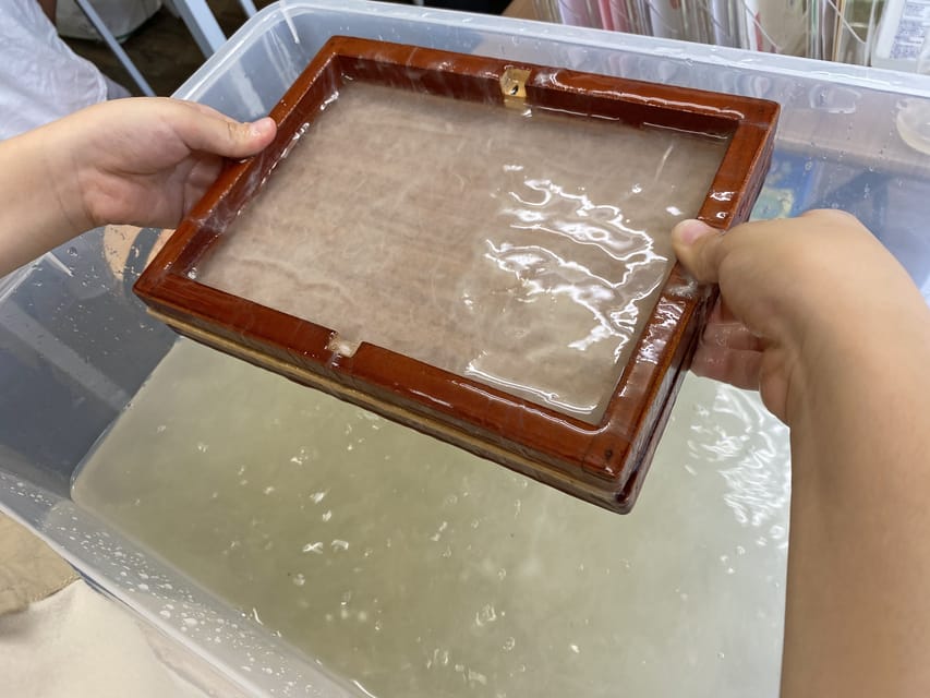 Private Workshop for Making Paper Last 1,000 years in Ueno - A small studio with a friendly cat