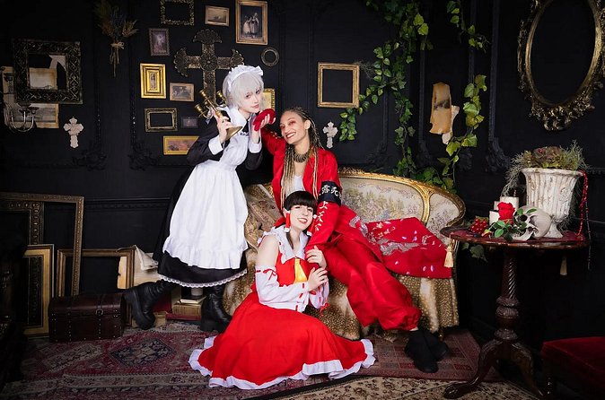 Professional Cosplay Photography Experience with English Guide - Moving through Cosset’s studio spaces
