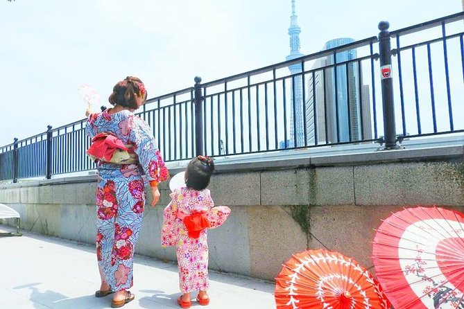 Ride a rickshaw wearing a kimono in Asakusa! Enjoy authentic traditional culture! - Finding HANAKA Near Kaminarimon