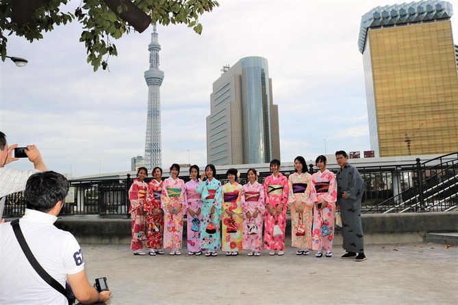 Ride a rickshaw wearing a kimono in Asakusa! Enjoy authentic traditional culture! - The Rickshaw Pickup and 12-Minute Ride