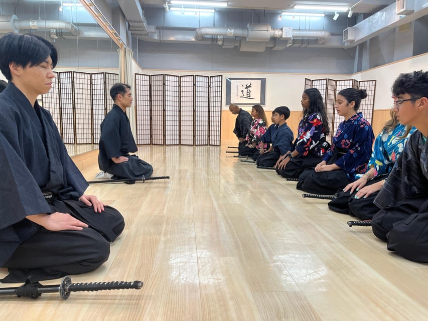 SAMURAI EXPERIENCE in Tokyo(Harajuku)【SAMURAI've】 - Learning the basic sword movements