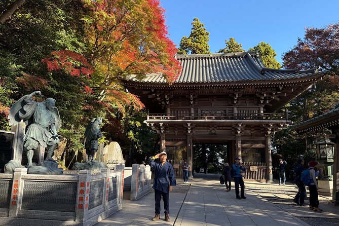 Samurai Guide Sho’s Mt. Takao Hike, Temple & Onsen from Shinjuku - Visiting Yakuo-in Temple and its mountain customs