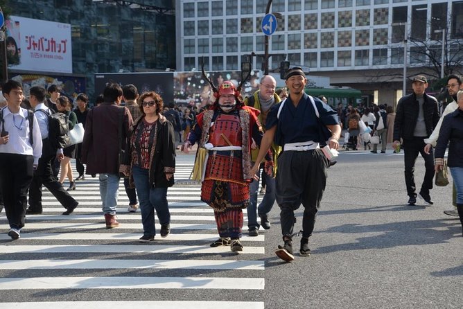 Samurai photo shooting at Street in Shibuya - The photographs are the main souvenir