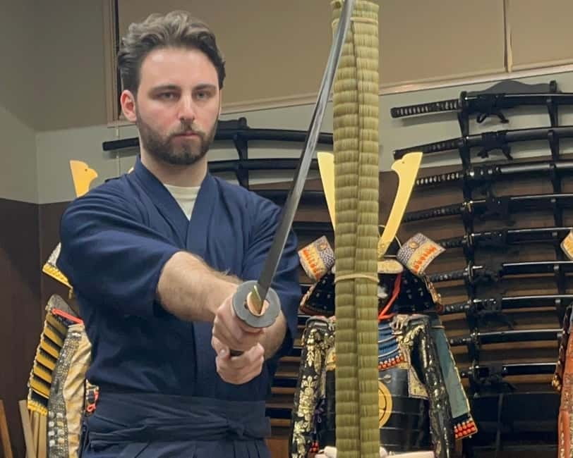 Samurai sword cutting experience - Greetings and meditation set the tone