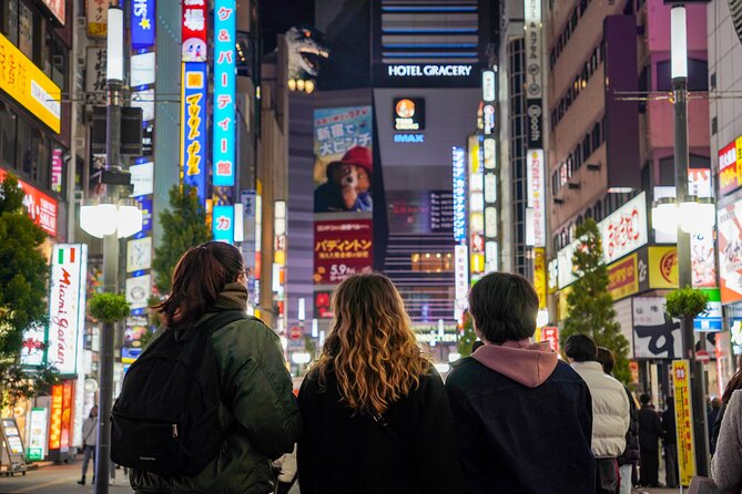 Shinjuku Highlights Walking Tour - The small group and walking pace