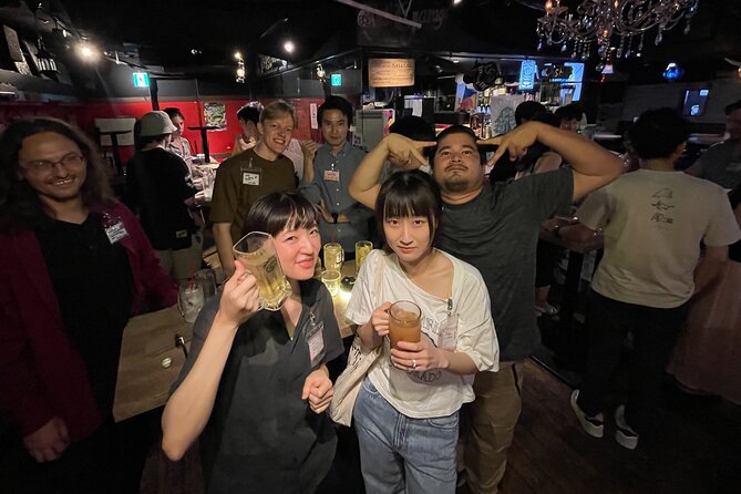 Shinjuku Locals &Traveller Meet&Drink Experience Solo going Party - Uno, Jenga, and cards at the high tables