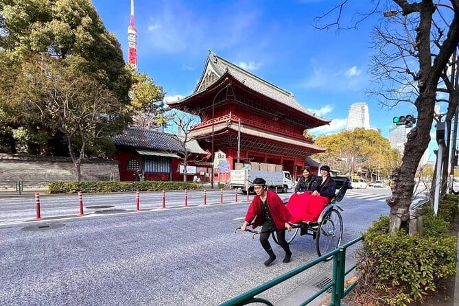 Small-Group Architecture Tour in Ginza, Tokyo - A five-minute shrine in the middle of Ginza