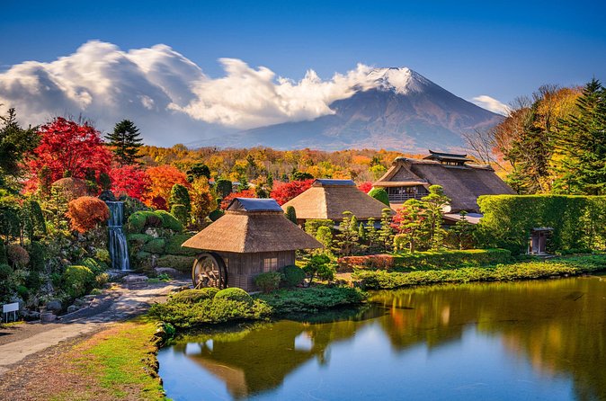 Small Group Tour Mount Fuji and Lake Kawaguchi from Tokyo - Fujiyoshida for lunch and traditional shopping
