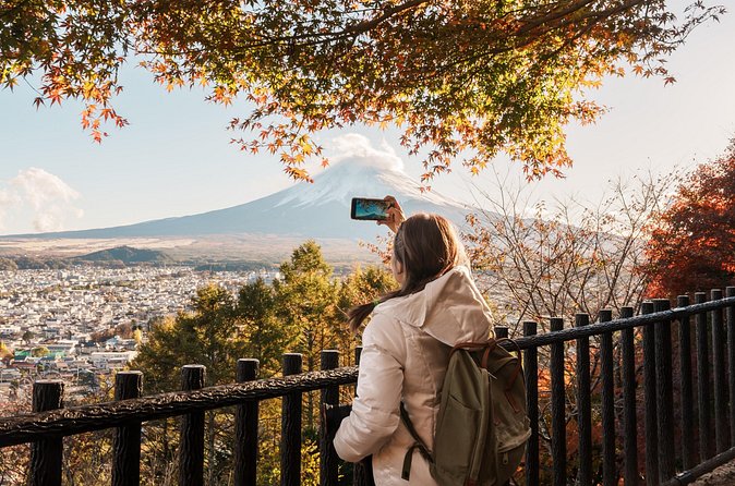 Small Group Tour Mount Fuji and Lake Kawaguchi from Tokyo - Mt. Fuji 5th Station and the limits of the view