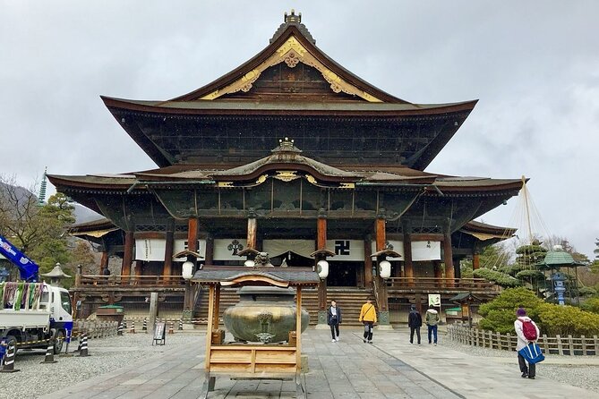Snow Monkey Park & Zenkoji Temple Nagano Pvt. Full Day Tour. - Enza Cafe gives the day a practical pause