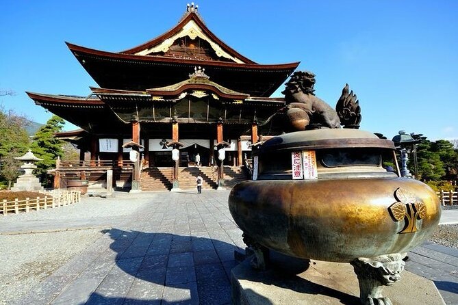 Snow Monkey Park & Zenkoji Temple Nagano Pvt. Full Day Tour. - Small details that make the day go better