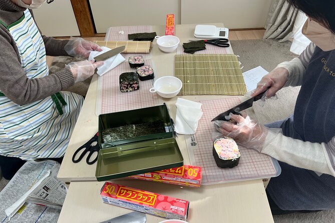 Special sushi rolls only available in Japan Making Experience - The four-piece reveal