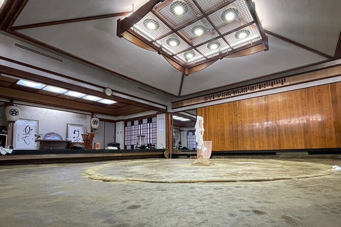 Sumo Practice Viewing Guided Tour and Photo with Sumo Wrestlers - The photo and personal belongings viewing