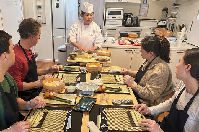 Sushi Cooking Class: AKEMI's SUSHiKiTCHEN in Tokyo - Meeting Akemi and getting started in Sasazuka