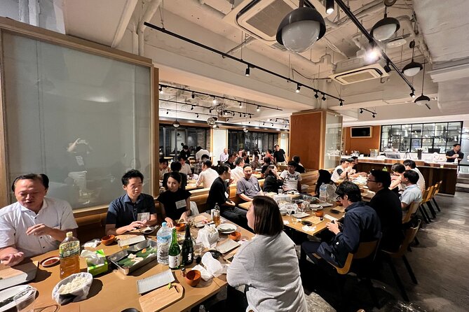 Taisho Sushi Making Class in Tokyo - Rolling maki and shaping gunkan
