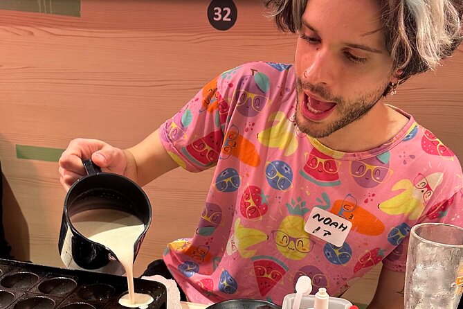 Takoyaki Party & Shinjuku Night Tour in Tokyo ※Unlimited Drinks - A small Tokyo evening that feels personal