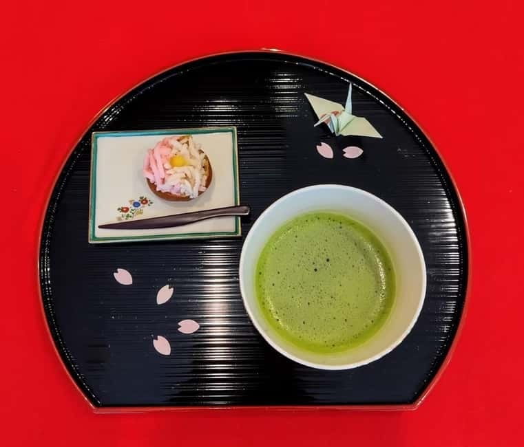 Tea ceremony experience in Japanese-style room 60min - Watching the tea ceremony step by step