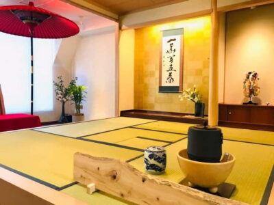 Tea ceremony experience in Japanese-style room 60min - Choosing the sweets and matcha bowl