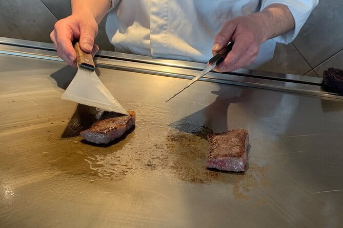 The Premium A5 Wagyu Tour in Shinjuku – With Free-Flow Drinks - Why this Wagyu evening works in Shinjuku