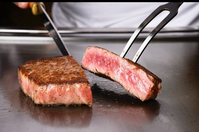 The Premium A5 Wagyu Tour in Shinjuku – With Free-Flow Drinks - Kabukicho after dark