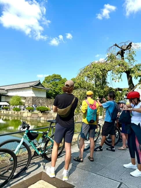 Tokyo: 3-Hour Bike or E-Bike City Highlights Tour - A tucked-away stop, Aoyama, and Cat Street