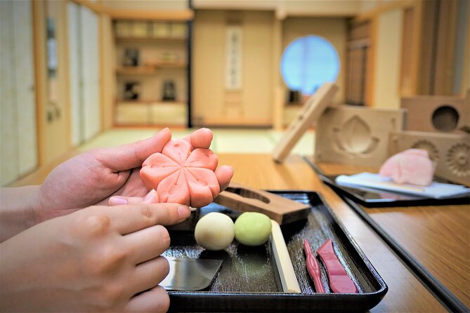 Tokyo 6hr Private Guided Tour & Japanese Sweets Making Experience - Gardens: Shinjuku Gyoen, Koishikawa Korakuen, Hamarikyu, and Rikugien