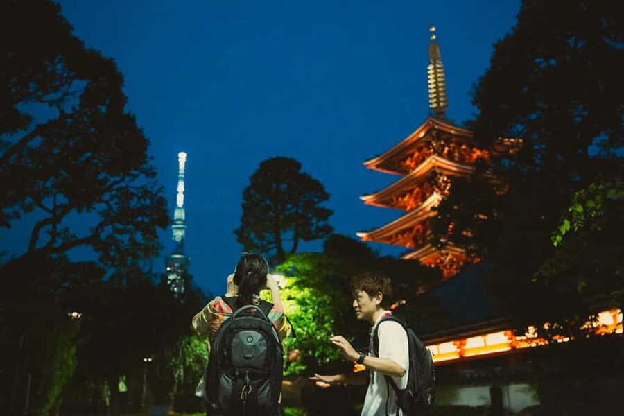 Tokyo: Asakusa Photogenic Night Walk with 1 drink - Kaminarimon and the first photo opportunities