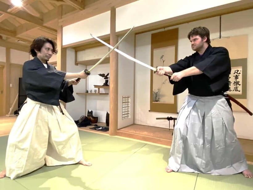 Tokyo Asakusa : Samurai School, Become a Samurai Warrior - Choosing a practice sword and learning the movement