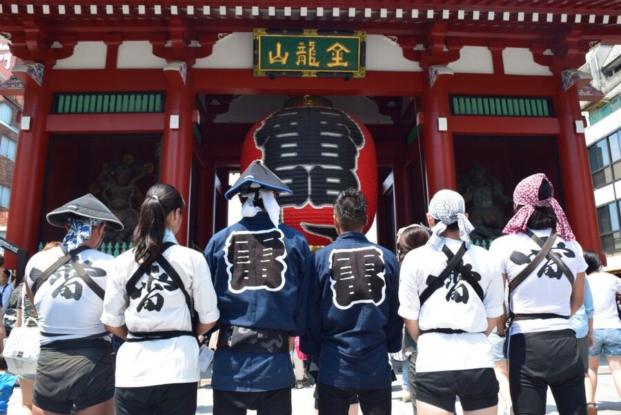 Tokyo: Asakusa Sightseeing Tour by Rickshaw - The guides are the heart of the experience