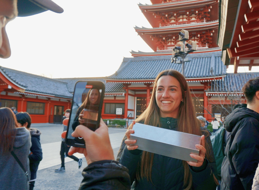 Tokyo: Asakusa Temple & Shrine Walking Tour with Local Guide - What the small group changes