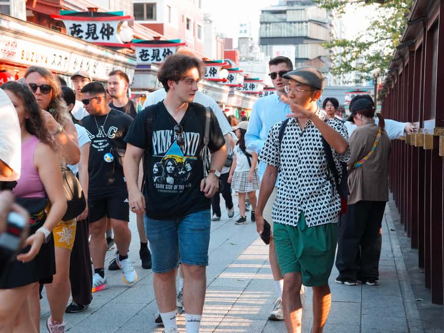 Tokyo: Asakusa & Tokyo’s Oldest Temple Senso-ji Walking Tour - What the guide adds to the experience