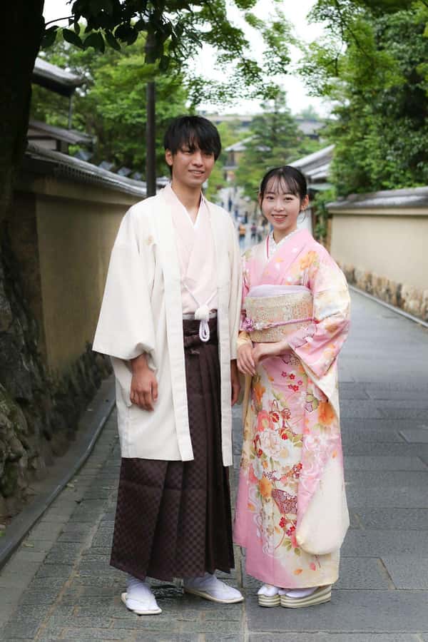 Tokyo Asakusa: Traditional Kimono Rental Experience at Wargo - Who should book this experience?