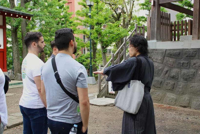 Tokyo: Asakusa Walking Tour with Japanese Comedian - What Ryo adds as a local comedian