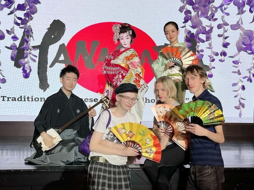Tokyo: Authentic Japanese Dance Show ticket by professionals - A welcome that helps set the tone