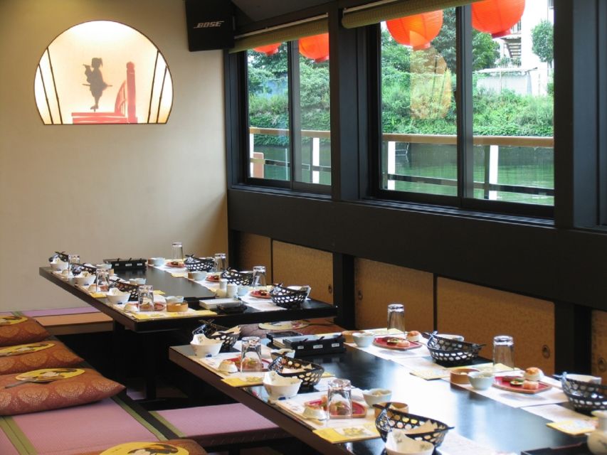 Tokyo Bay: Traditional Japanese Yakatabune Dinner Cruise - A local atmosphere with a few tourist comforts