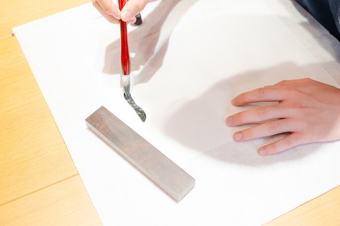 Tokyo: Calligraphy Experience at Japanese Room in Shibuya - Choosing a kanji for your decorative paper