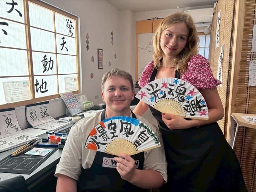 Tokyo:Calligraphy &Make your original folding fan in Asakusa - Choosing a design for your folding fan