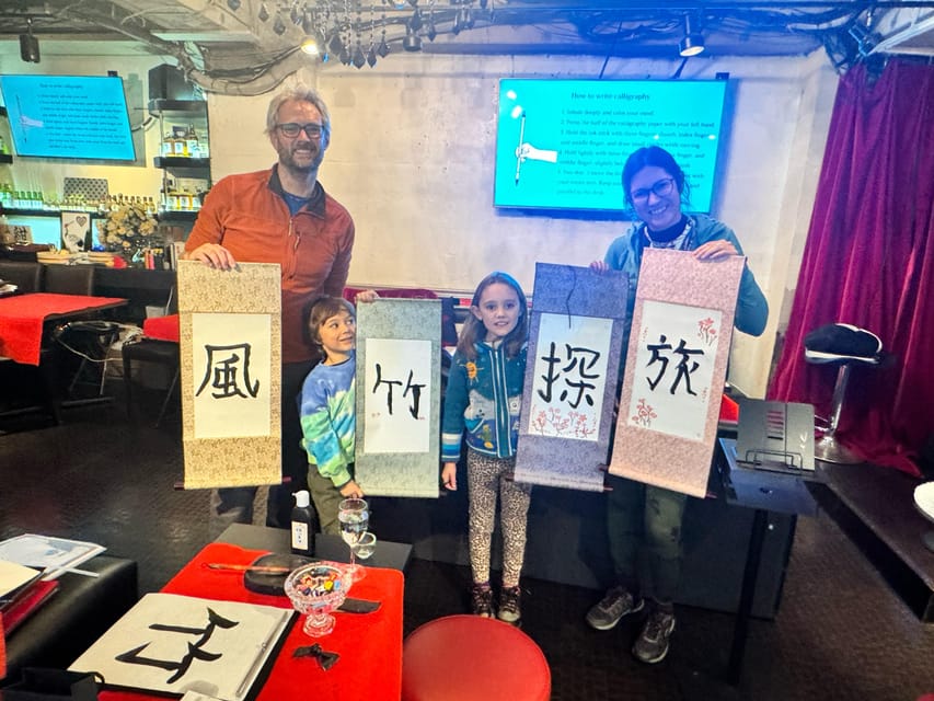 Tokyo: Calligraphy on Kanji Fan & Scroll with Drink - Key points to know before booking