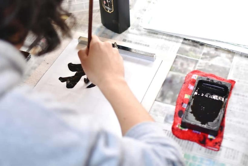 Tokyo: Calligraphy Workshop Craft Your Own Art in Asakusa - Mei’s teaching style and English explanations