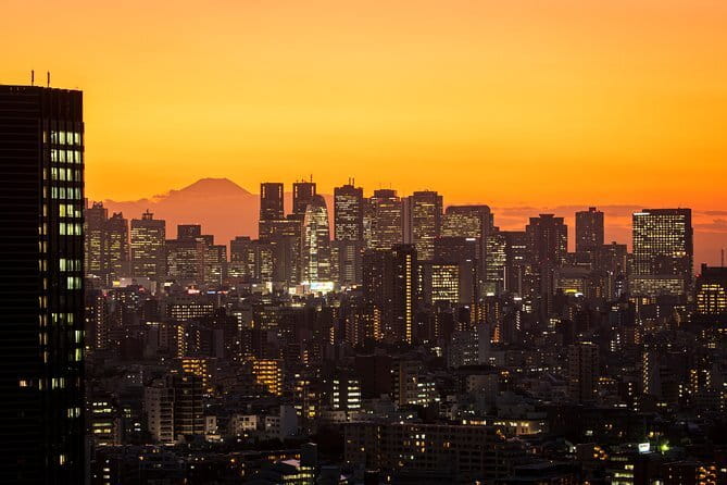 Tokyo: Calligraphy Workshop & Original T-Shirt Creation - A professional instructor makes the difference