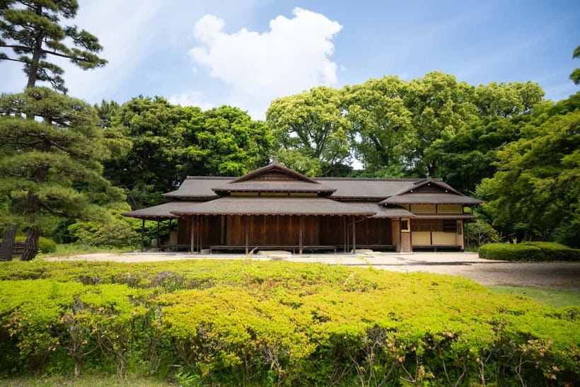Tokyo Castle & Imperial PalaceーShogun Walking Tour - How much history fits into two hours